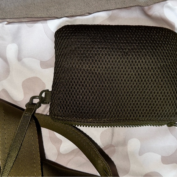 Medium LANDON NEOPRENE CARRYALL BAG - Picture 3 of 5